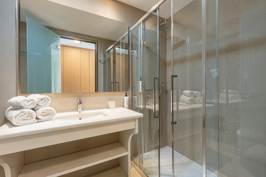 Alexandra Beach Resort & Spa 24/138