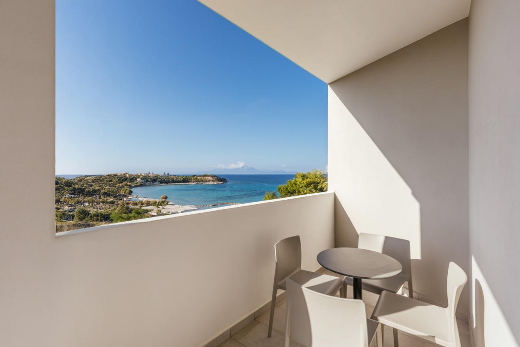 Alexandra Beach Resort & Spa 48/138