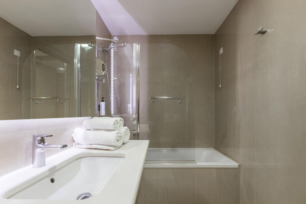 Alexandra Beach Resort & Spa 41/138