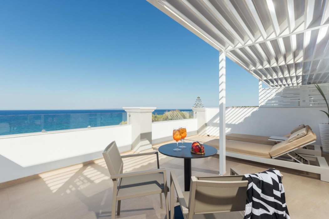 Alexandra Beach Resort & Spa 72/138