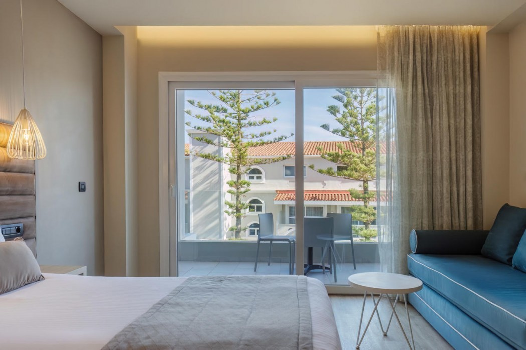 Alexandra Beach Resort & Spa 33/138