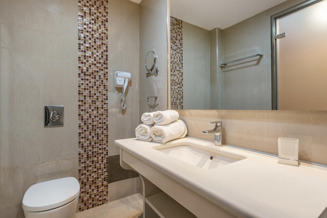Alexandra Beach Resort & Spa 28/138