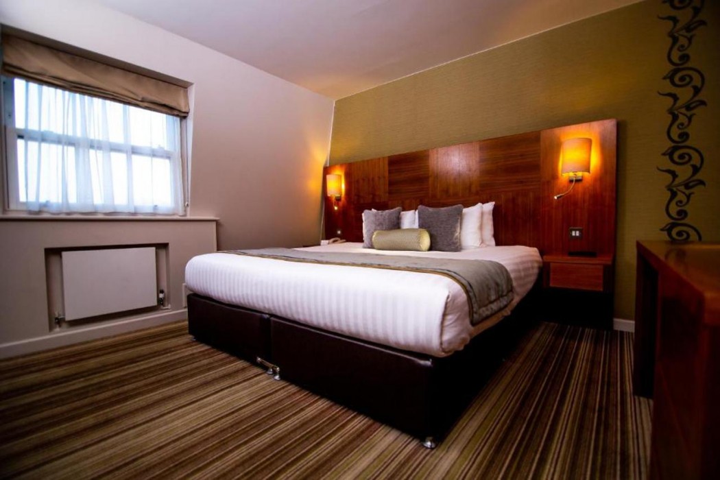 Blakemore Hyde Park 6/40
