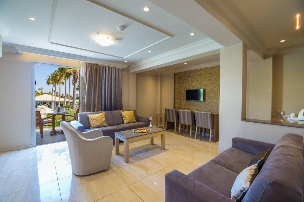 Adams Beach Hotel and SPA 25/75