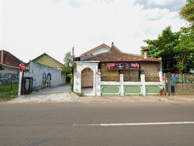 OYO 4016 Tan Jokteng Guest House 23/51
