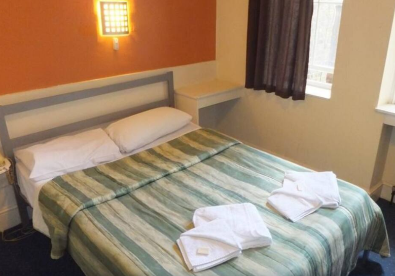 Gresham Hotel 4/50