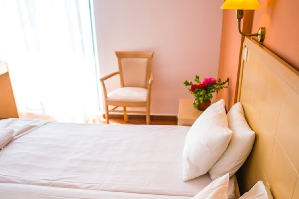 THREE STARS BEACH HOTEL 32/60