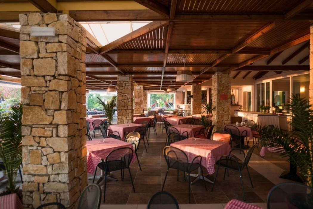 THREE STARS BEACH HOTEL 35/60