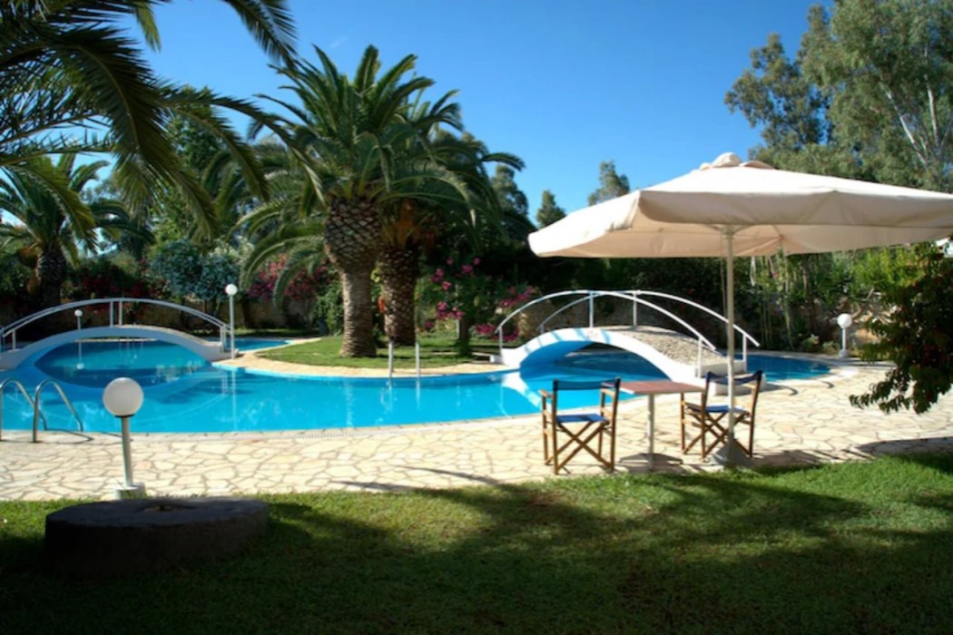 THREE STARS BEACH HOTEL 37/60