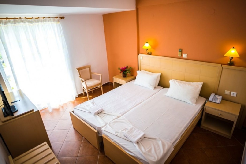 THREE STARS BEACH HOTEL 33/60