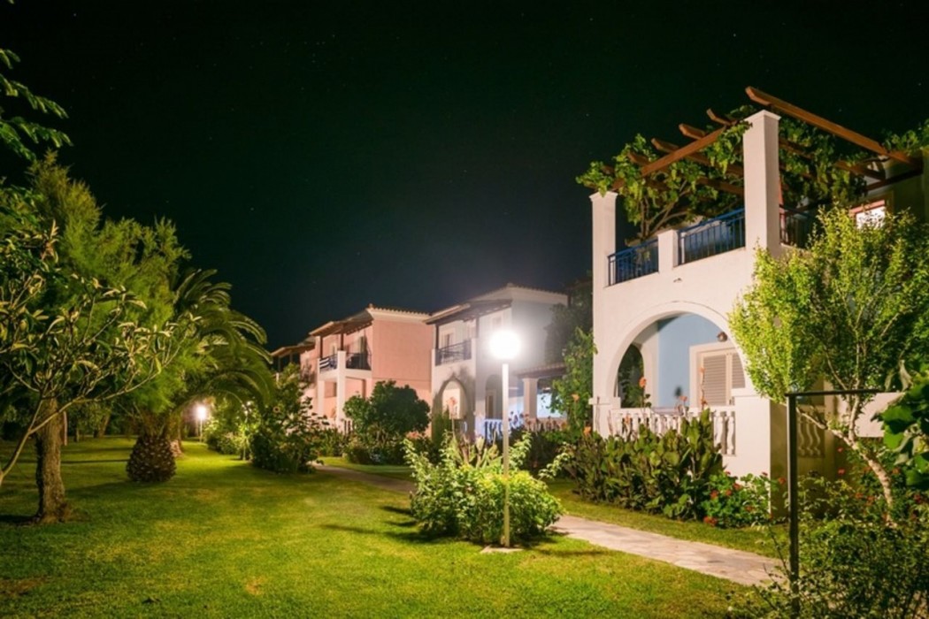 THREE STARS BEACH HOTEL 36/60
