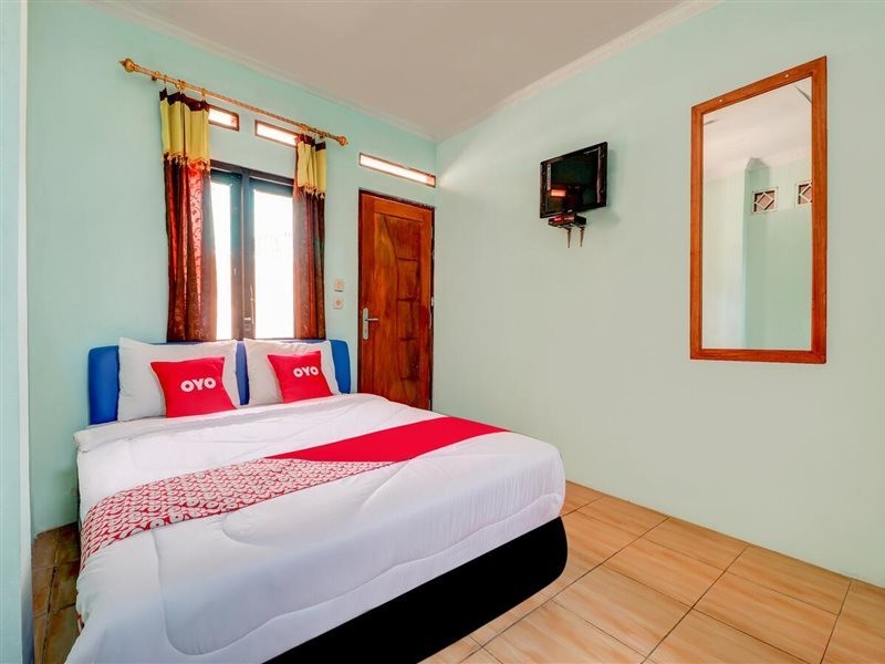 OYO 3879 Villa Sari Intan 18/25