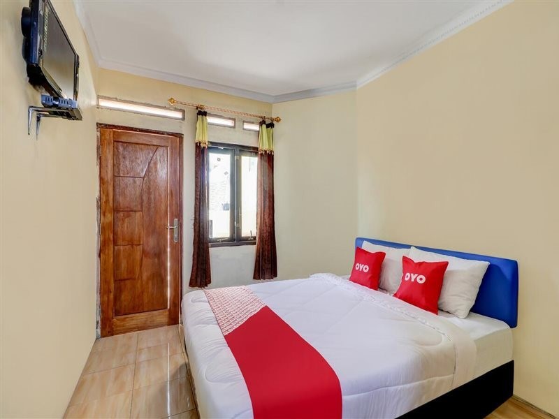 OYO 3879 Villa Sari Intan 16/25