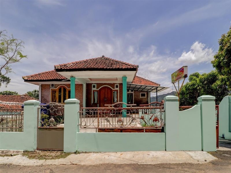 OYO 3879 Villa Sari Intan 14/25
