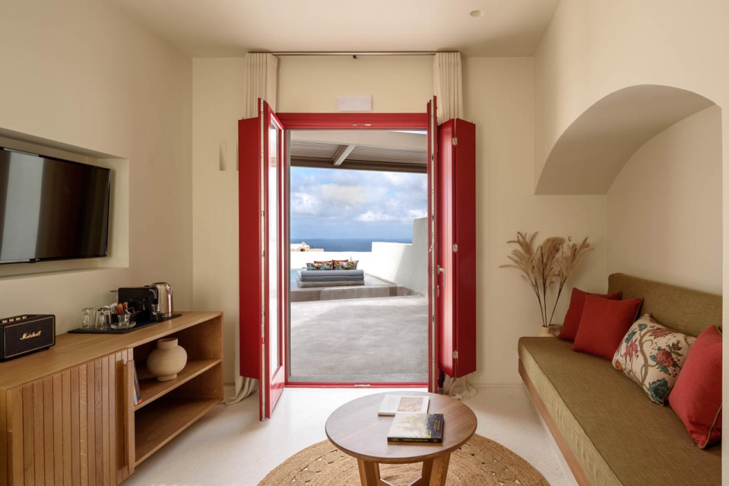 Potnia Theron Suites 9/79
