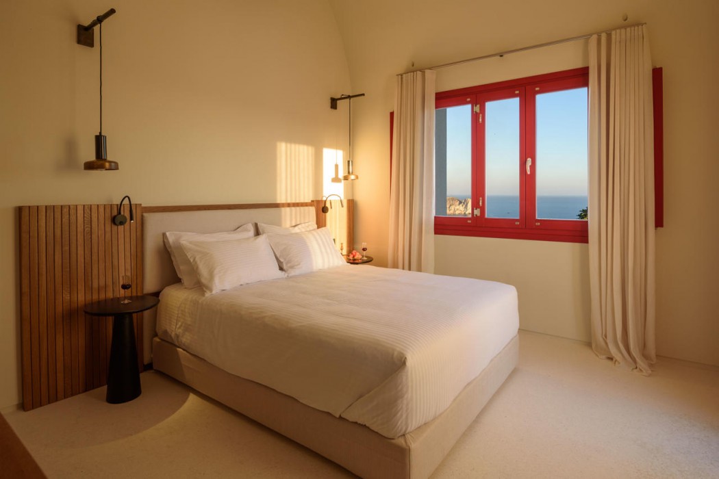 Potnia Theron Suites 10/79