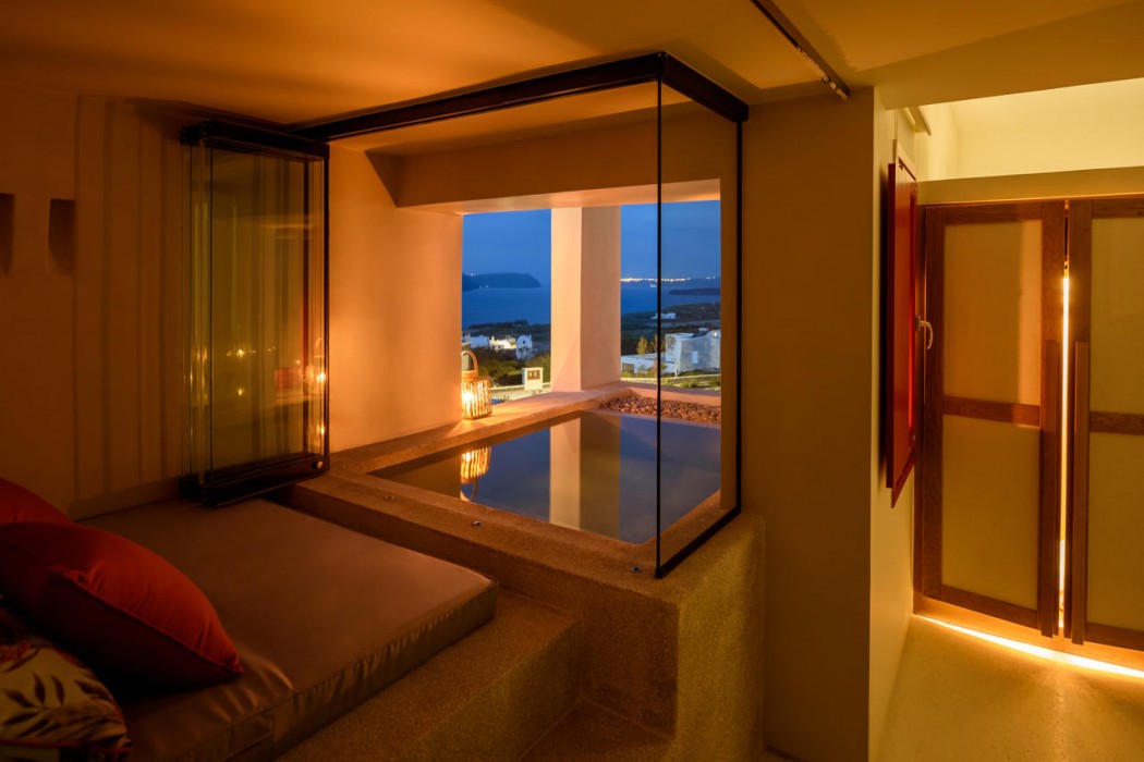 Potnia Theron Suites 24/79