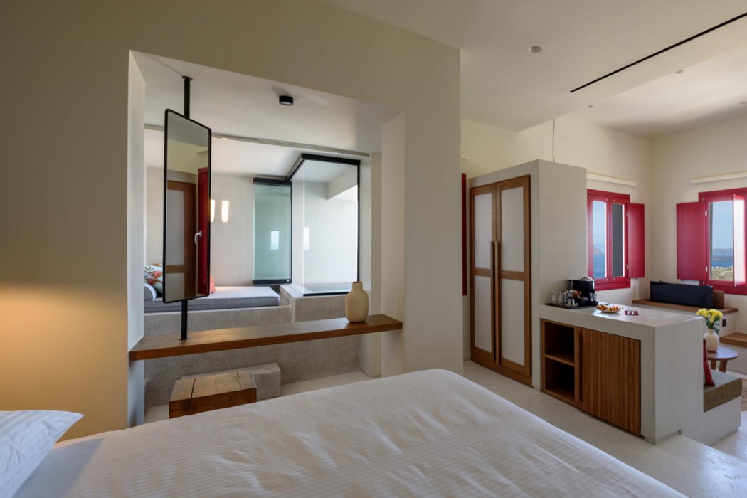 Potnia Theron Suites 11/79