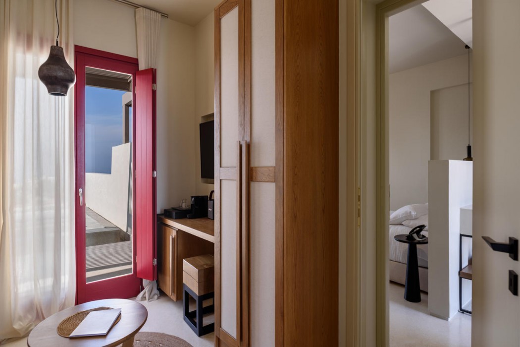 Potnia Theron Suites 12/79