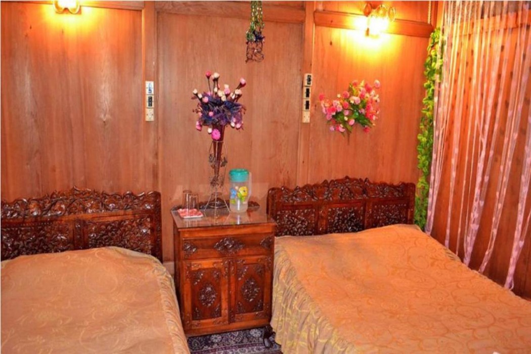 De laila House Boat 3/12