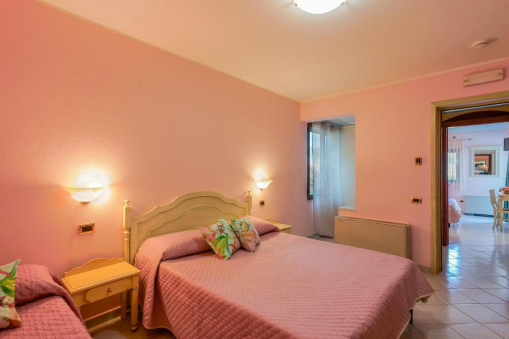 Hotel Solanas 13/63