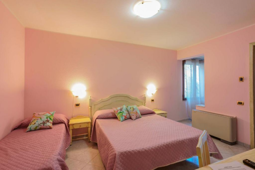 Hotel Solanas 11/63