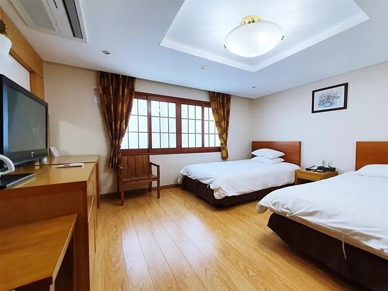 Jeju Parkside Hotel 35/65