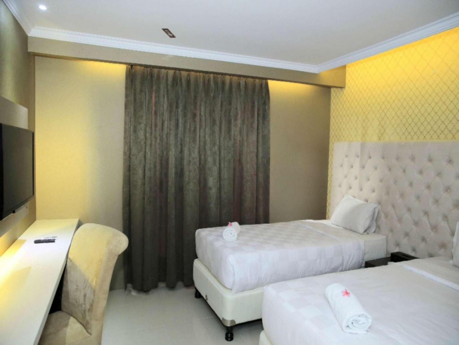 Rizen Premiere Hotel 7/28