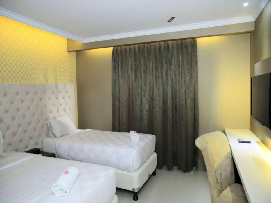 Rizen Premiere Hotel 5/28