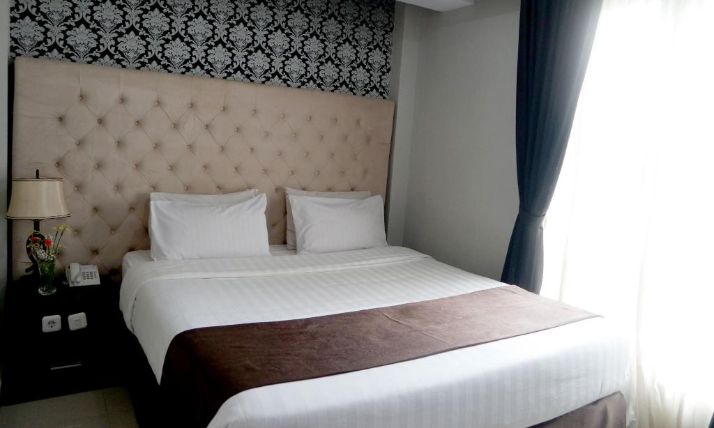 Rizen Premiere Hotel 6/28