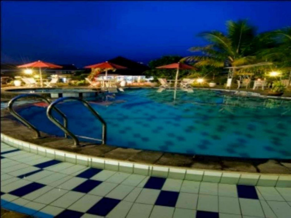 Rizen Premiere Hotel 16/28