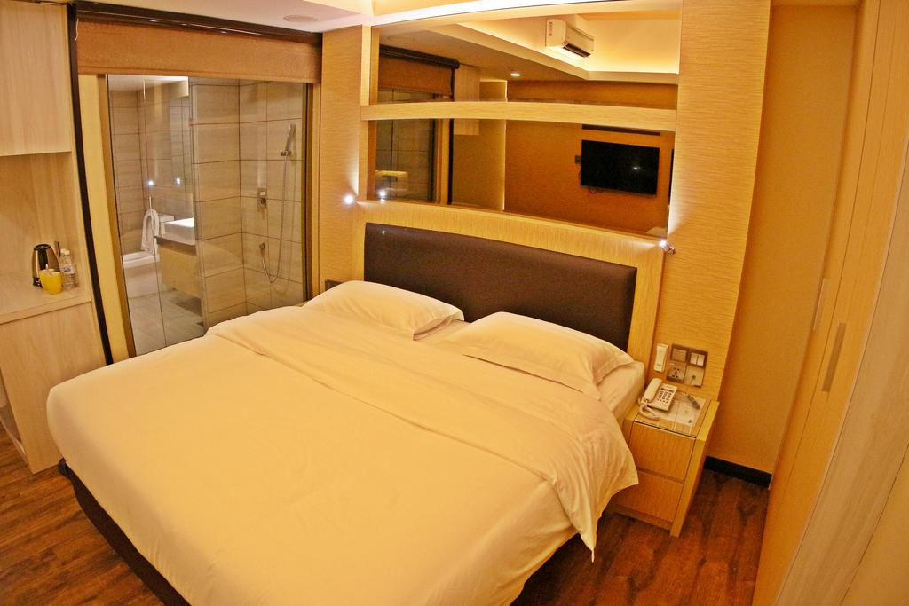 JC Mark Hotel 11/53