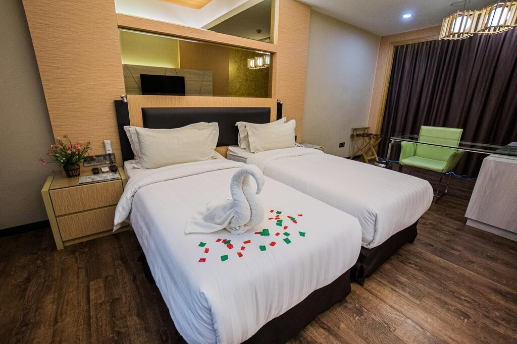 JC Mark Hotel 10/53