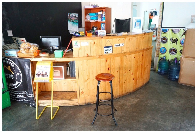 Budi House and Food Station 2/5