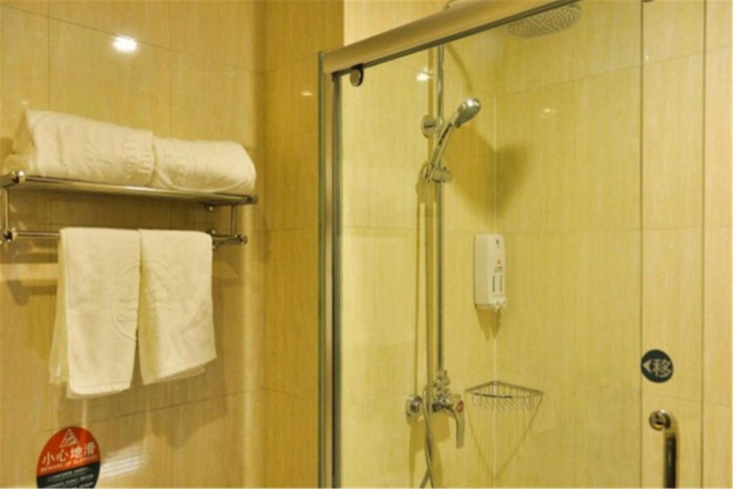 Room at GreenTree Inn Chengde Railway Station Southeast Chengde Century City Business Hotel, CHENGDE