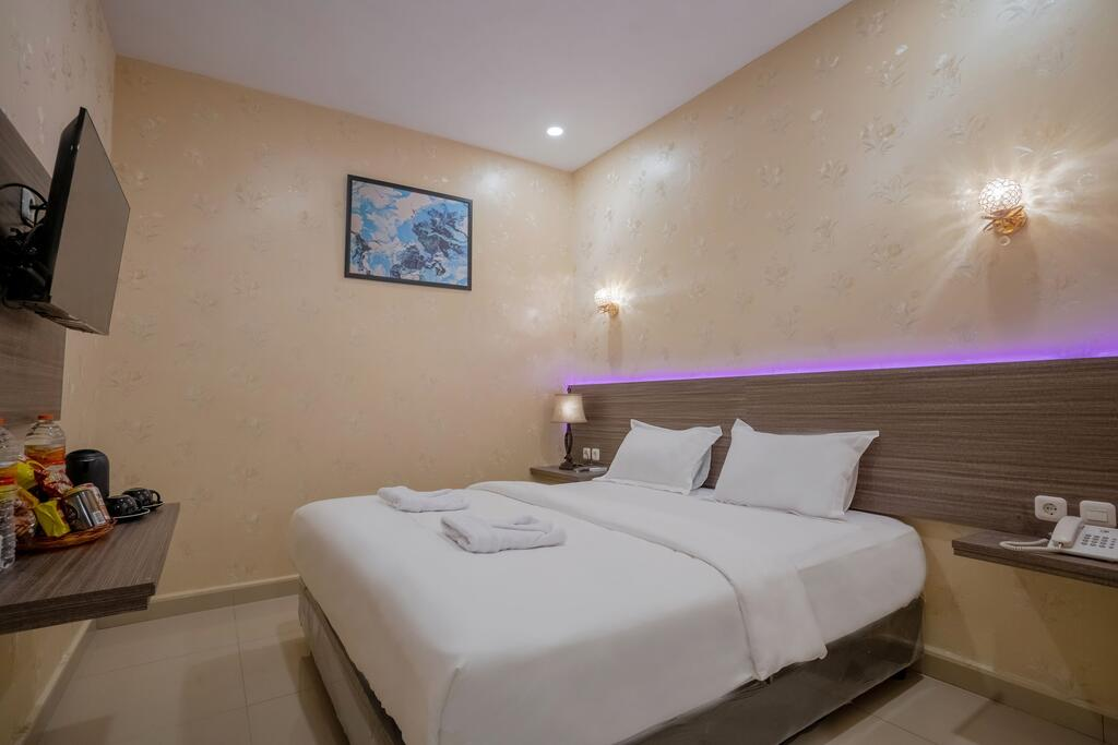 De'Tonga Hotel 11/58