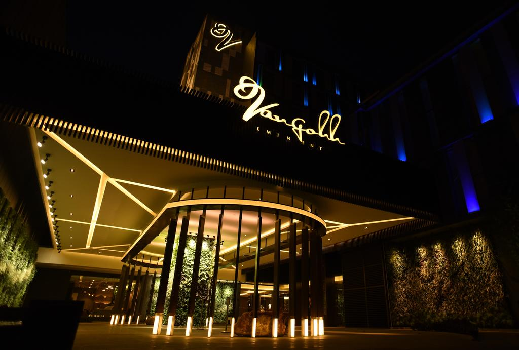 Vangohh Eminent Hotel & Spa 1/2