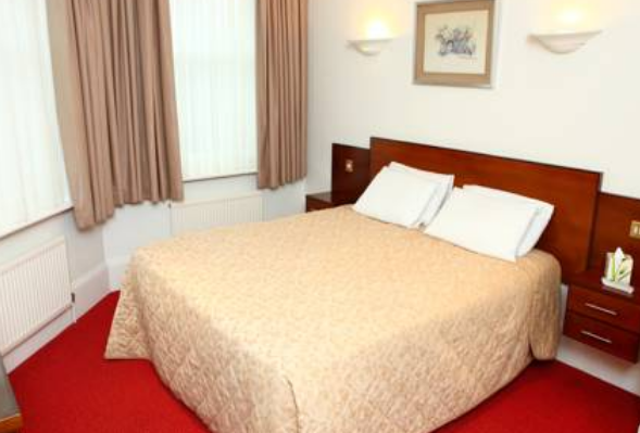 Gatwick Cambridge Hotel 10/53