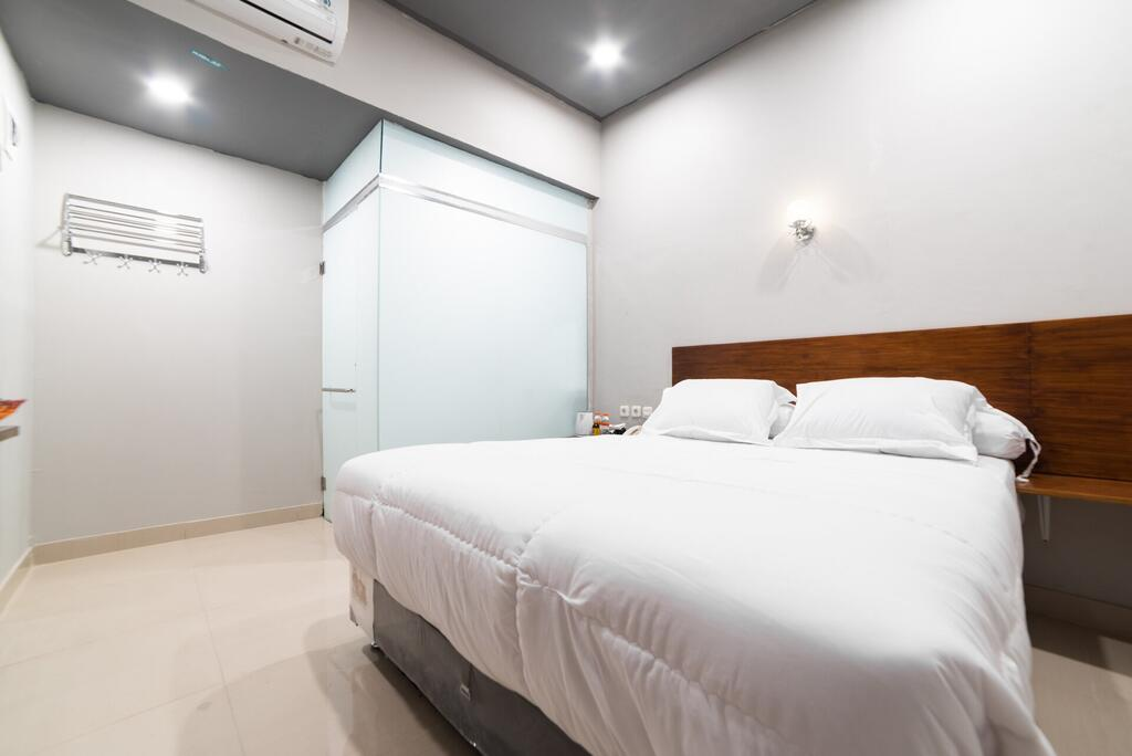 Glamour Hotel and Spa 8/27