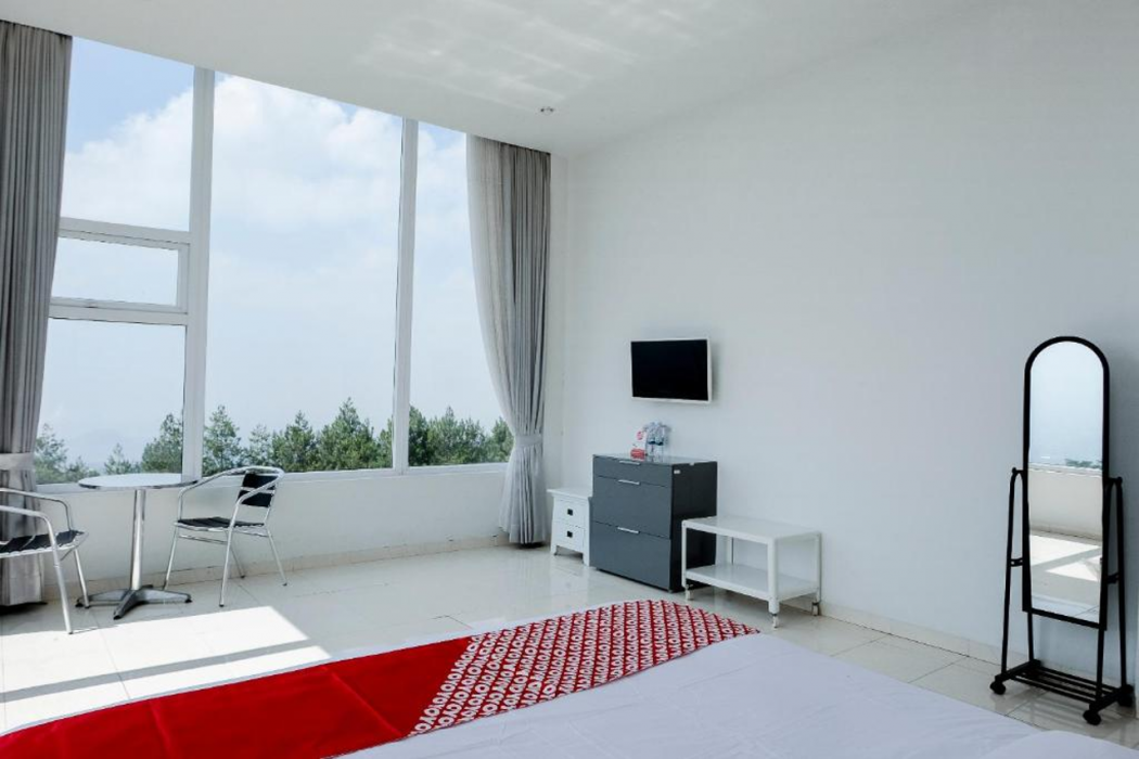 Hotel O Batu near Jatim Park formerly Villa Bukit Panderman Residence 15/49