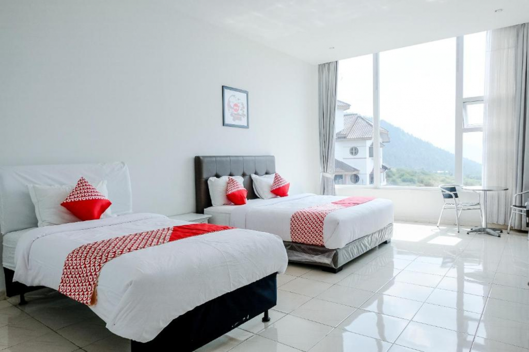 Hotel O Batu near Jatim Park formerly Villa Bukit Panderman Residence 13/49