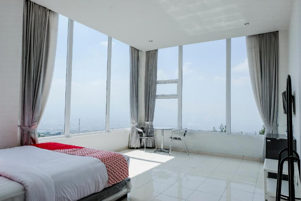 Hotel O Batu near Jatim Park formerly Villa Bukit Panderman Residence 26/49