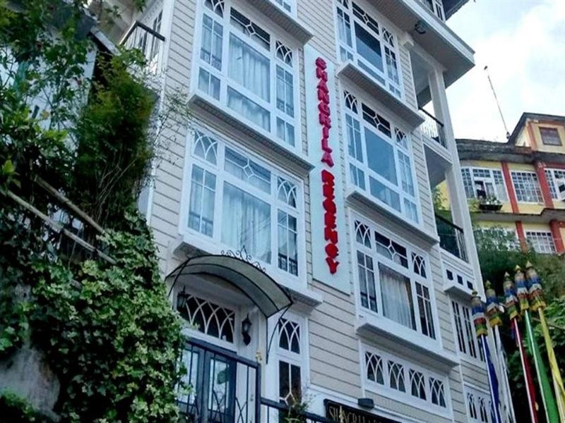 Hotel Shangri-La Regency 24/42