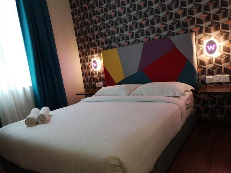 W Hotel Cemerlang 17/37