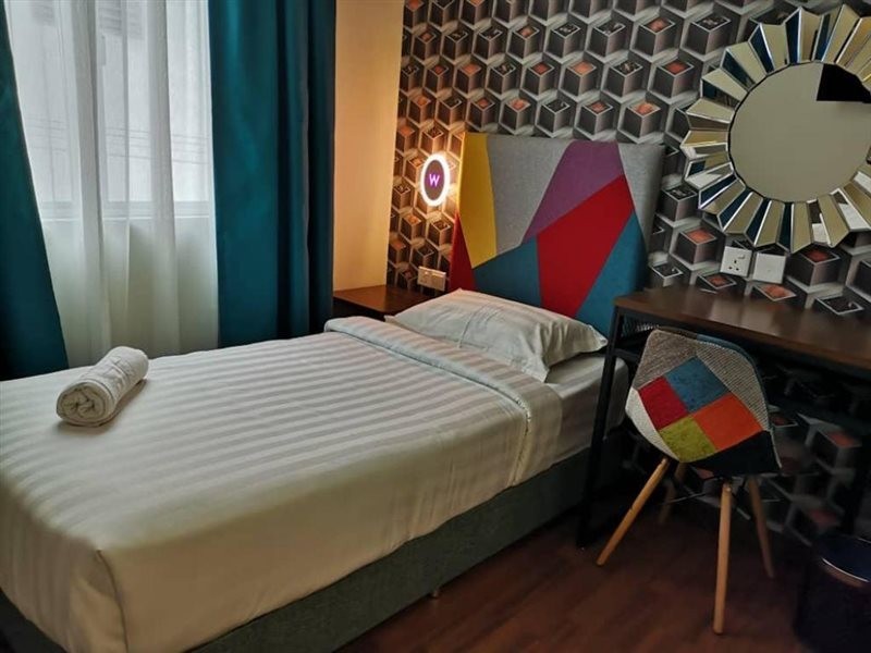 W Hotel Cemerlang 21/37