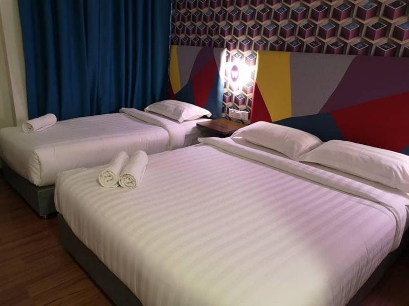 W Hotel Cemerlang 19/37