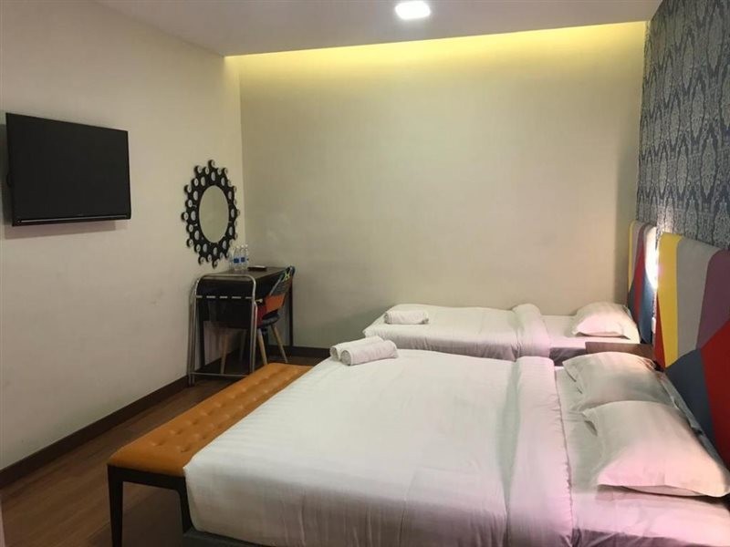 W Hotel Cemerlang 28/37