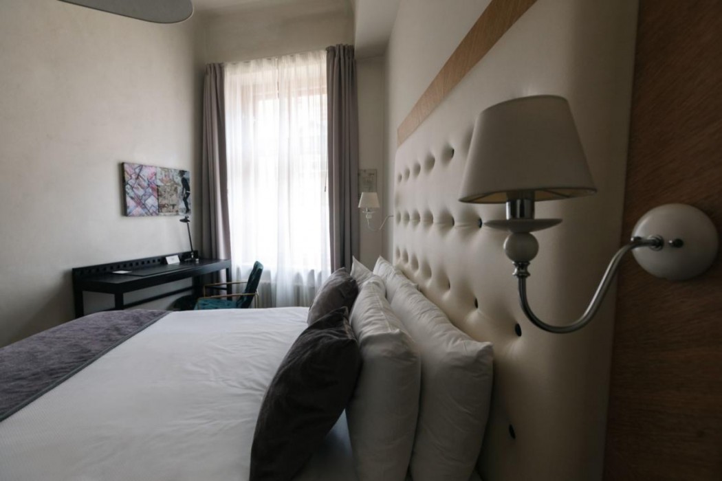 Dome Hotel 7/33