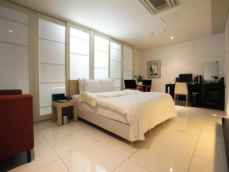 Yuwon Hotel 24/57