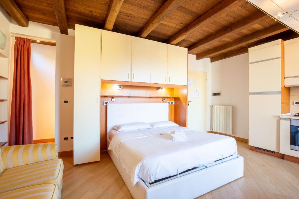BolognaRoomscom- Santo Stefano Apartments 2/20